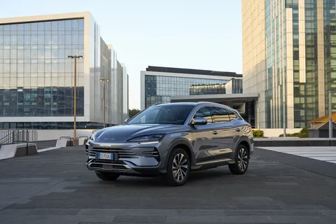 BYD Seal U DM-i – front three-quarter view
