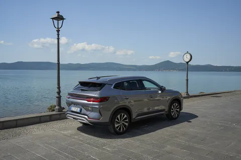 BYD Seal U DM-i – rear three-quarter view