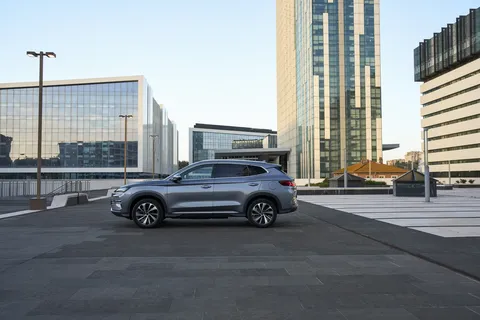 BYD Seal U DM-i – side profile