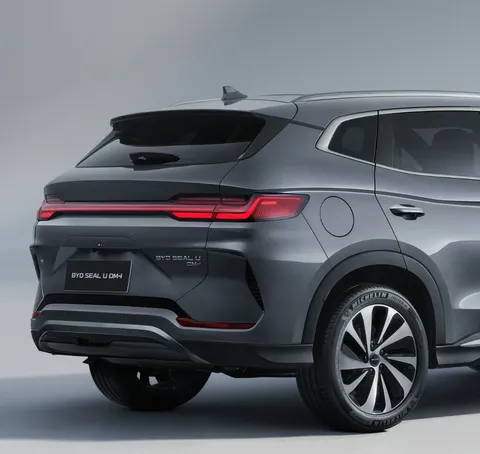 BYD Seal U DM-i – rear three-quarter view