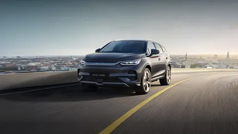 BYD Tang – vedere 3/4 din față