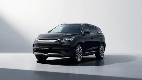BYD Tang – vedere 3/4 din față