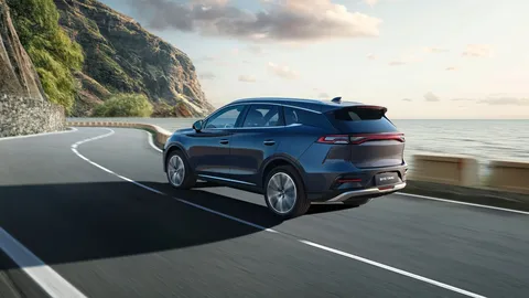 BYD Tang – vedere 3/4 din spate