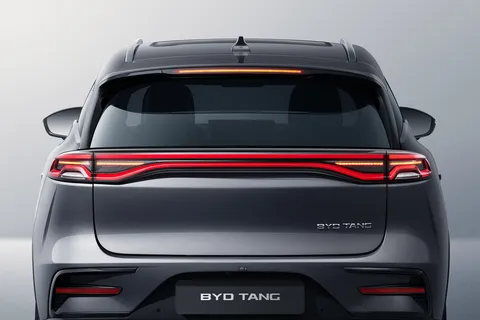 BYD Tang – vedere din spate
