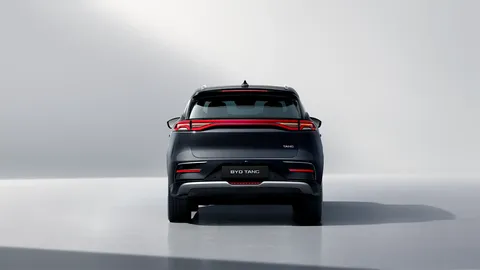 BYD Tang – vedere din spate