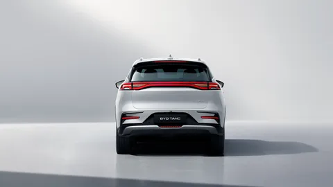 BYD Tang – vedere din spate