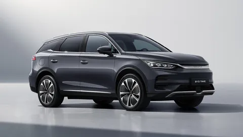 BYD Tang – vedere 3/4 din față