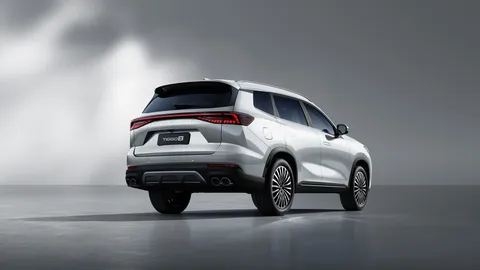 Chery Tiggo 8 – rear three-quarter view