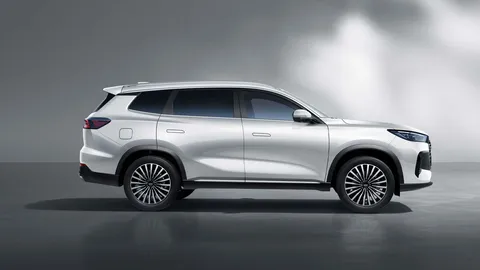 Chery Tiggo 8 – side profile