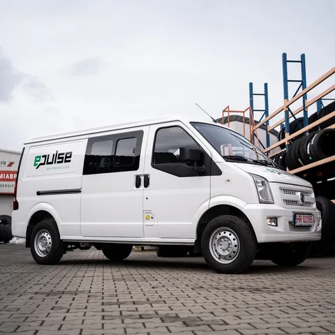 DFSK EC35 – vedere 3/4 din față
