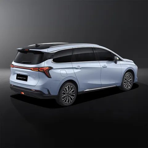 Forthing 4 PHEV – vedere 3/4 din spate