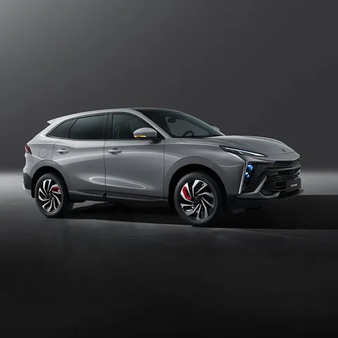 Forthing 5 Full-Hybrid – vedere 3/4 din față