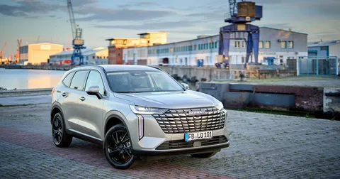 Haval H6 PHEV – front three-quarter view