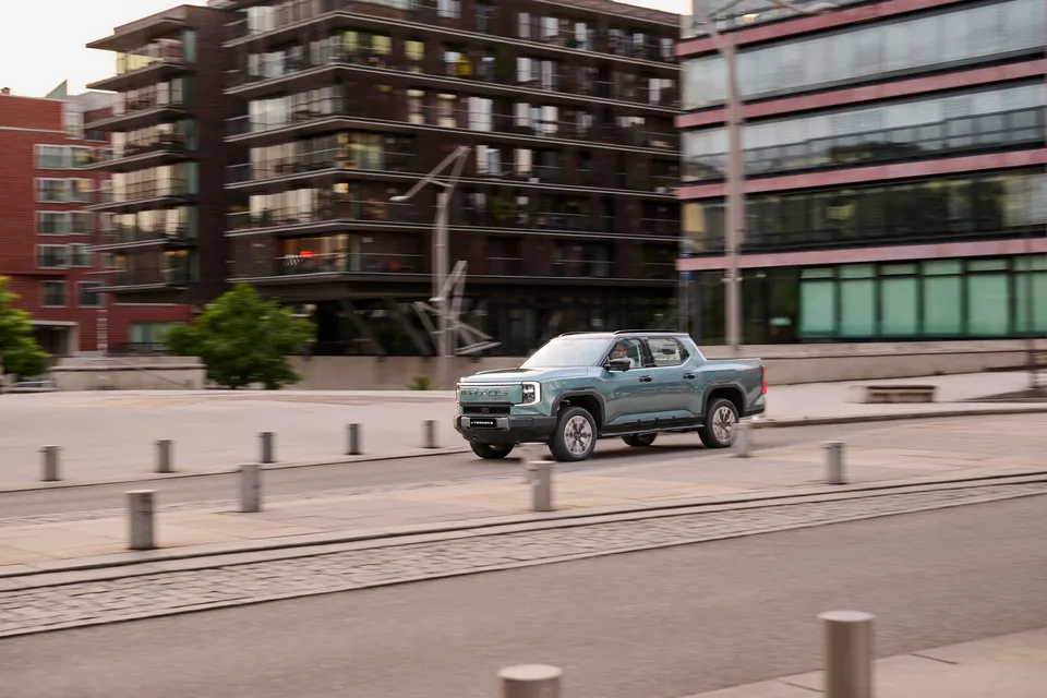 Maxus eTerron 9 – front three-quarter view