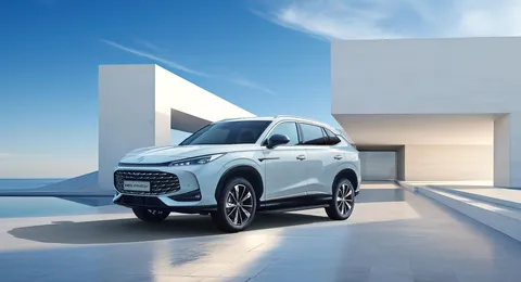 MG EHS Plug-in Hybrid – vedere 3/4 din față