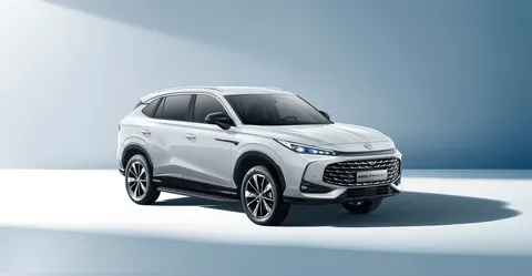 MG EHS Plug-in Hybrid – vedere 3/4 din față