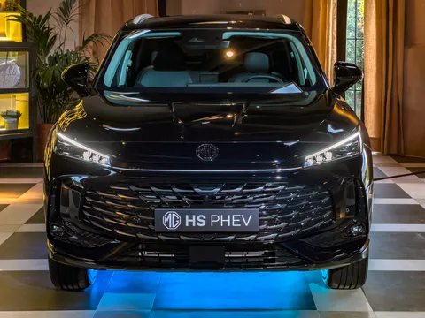 MG EHS Plug-in Hybrid – vedere din față