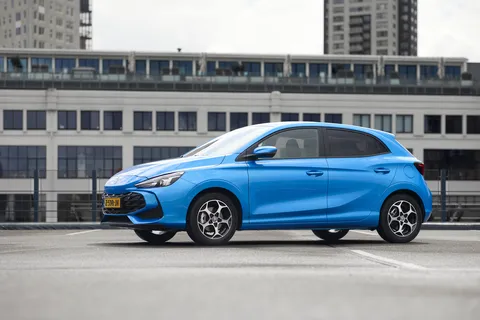 MG3 Hybrid+ – front three-quarter view