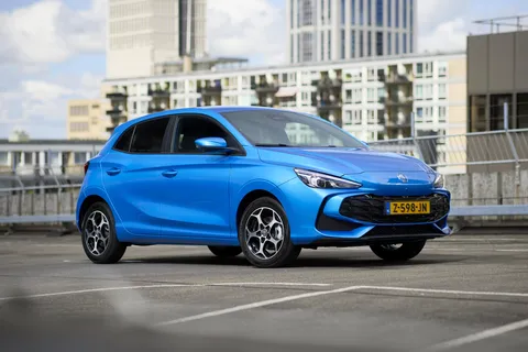 MG3 Hybrid+ – front three-quarter view