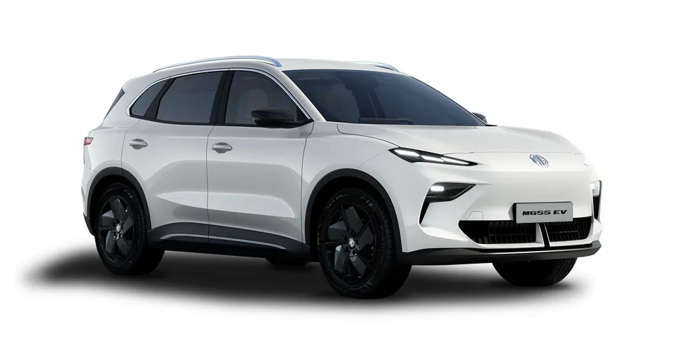 MG MGS5 EV – front three-quarter view
