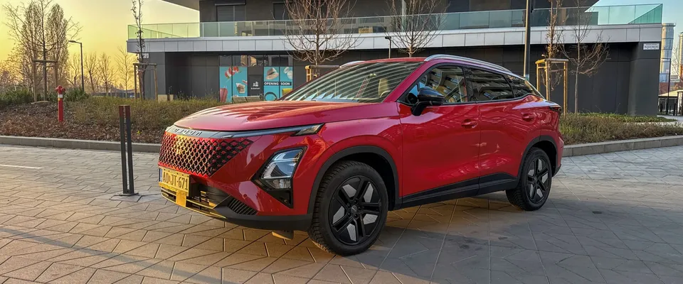 Omoda 5 – front three-quarter view