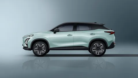Omoda 5 EV – side profile
