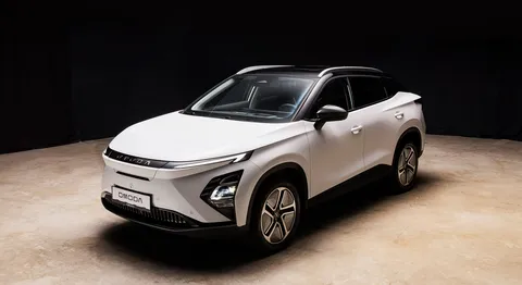 Omoda 5 EV – front three-quarter view