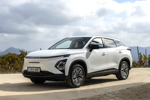 Omoda 5 EV – front three-quarter view